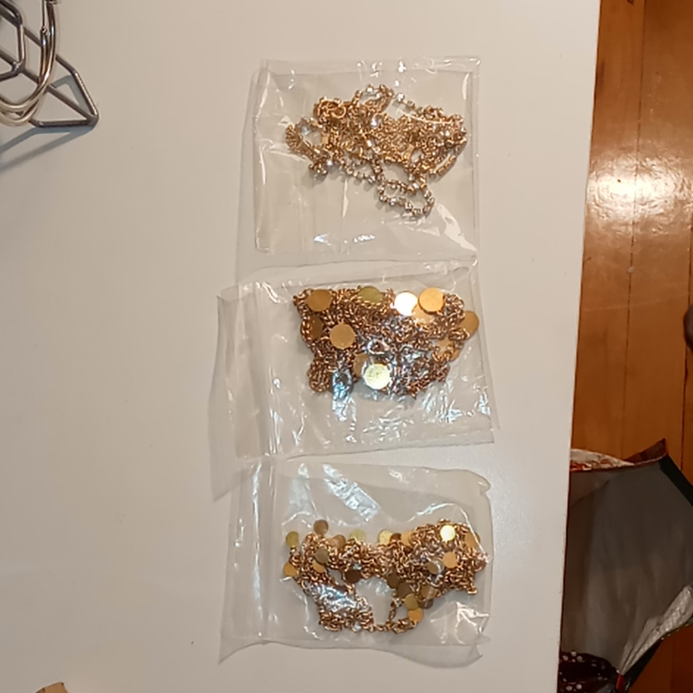 3 gold head chains